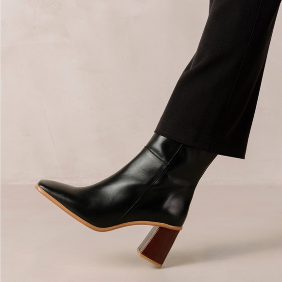 West Black Vintage Alohas Booties - Picture 2 of 10